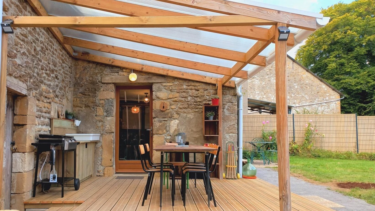 Photo of Outdoor in Singly