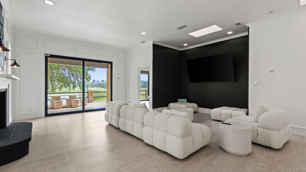Photo of Livingroom in Mission
