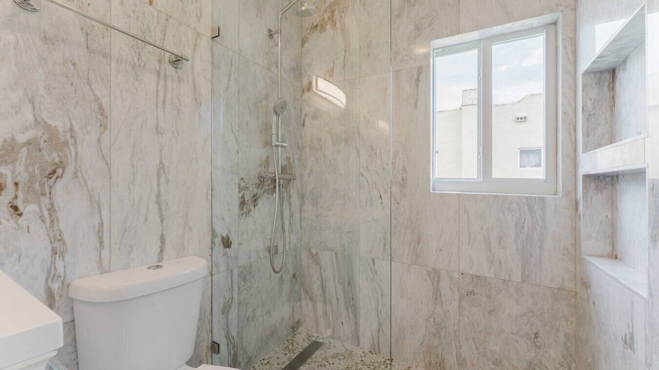 Photo of Bathroom in Poiciana Park II