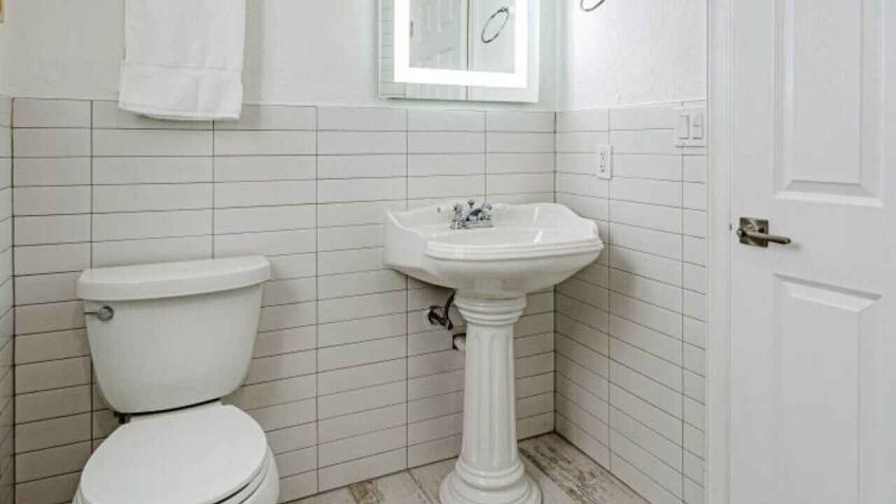 Photo of Bathroom in Poiciana Park II