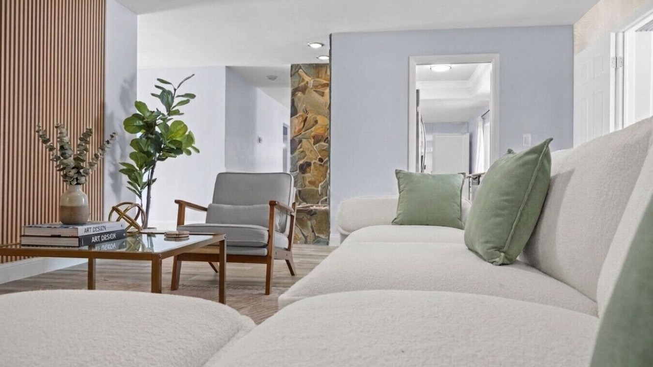 Photo of Livingroom in Bay Crest Park