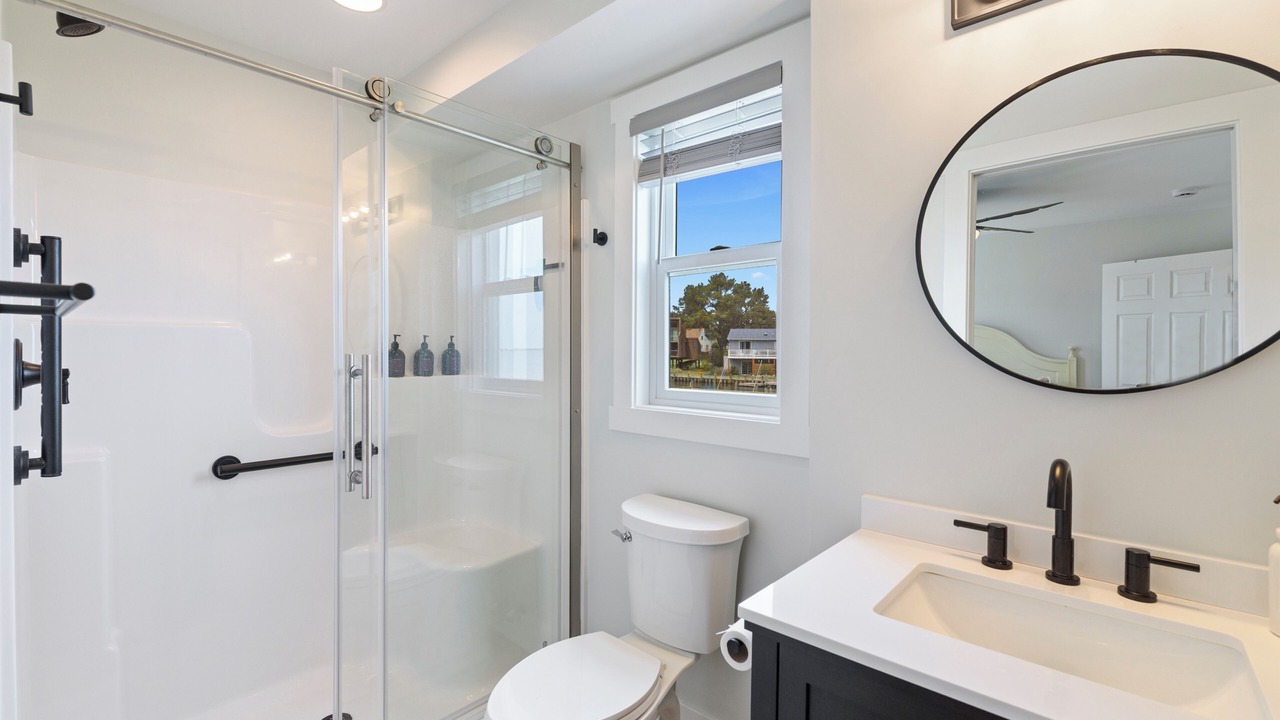 Photo of Bathroom in Deep Hole