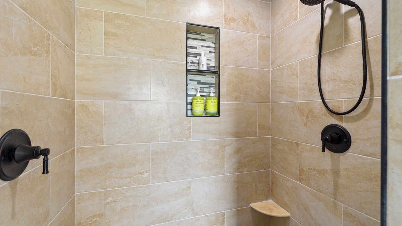 Photo of Bathroom in Deep Hole