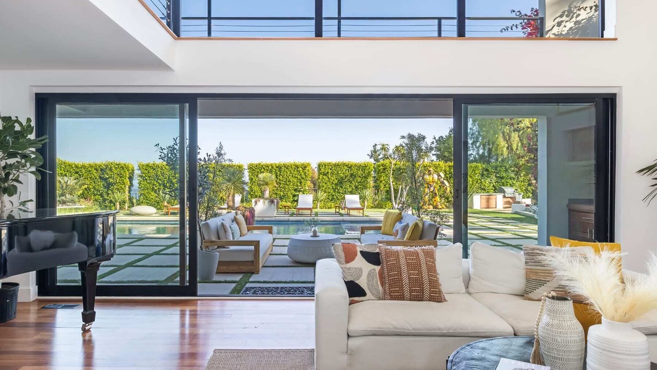 Photo of Livingroom in Malibu