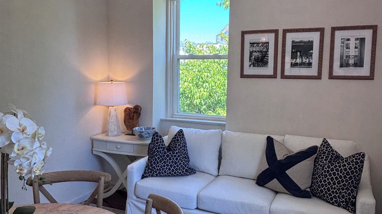 Photo of Livingroom in St. Charles Historic District