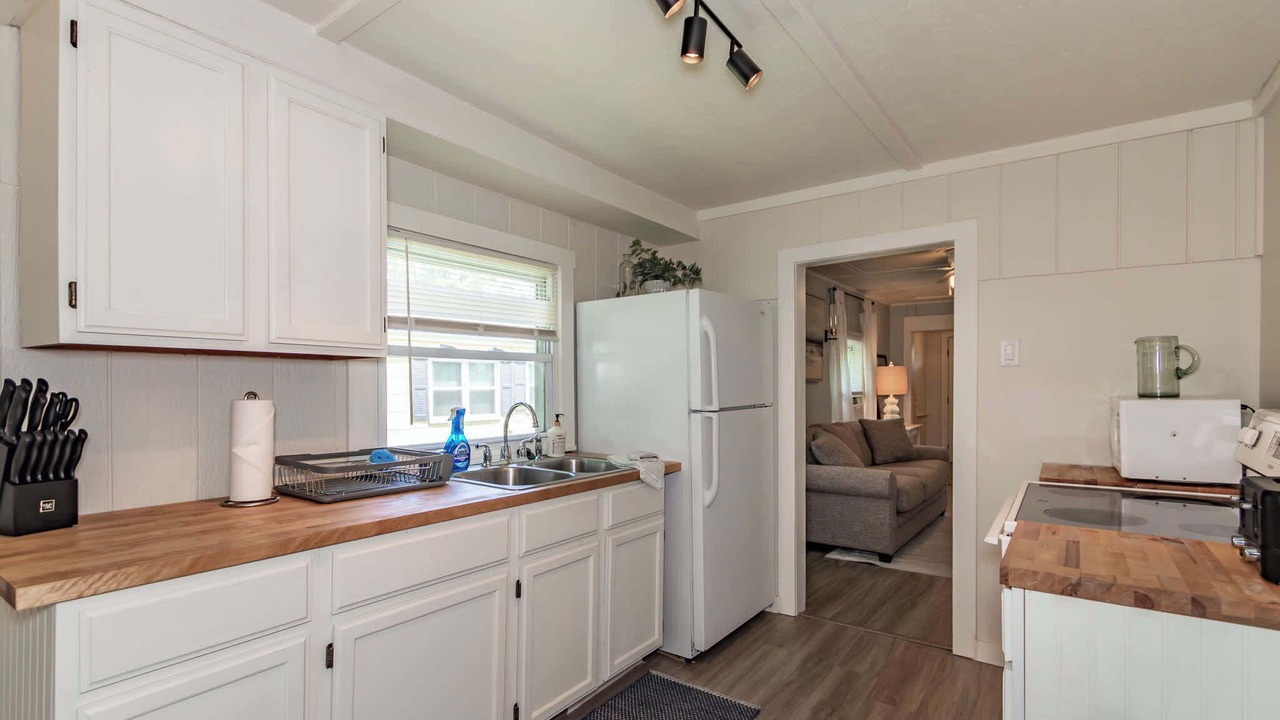 Photo of Kitchen in Mentor Headlands