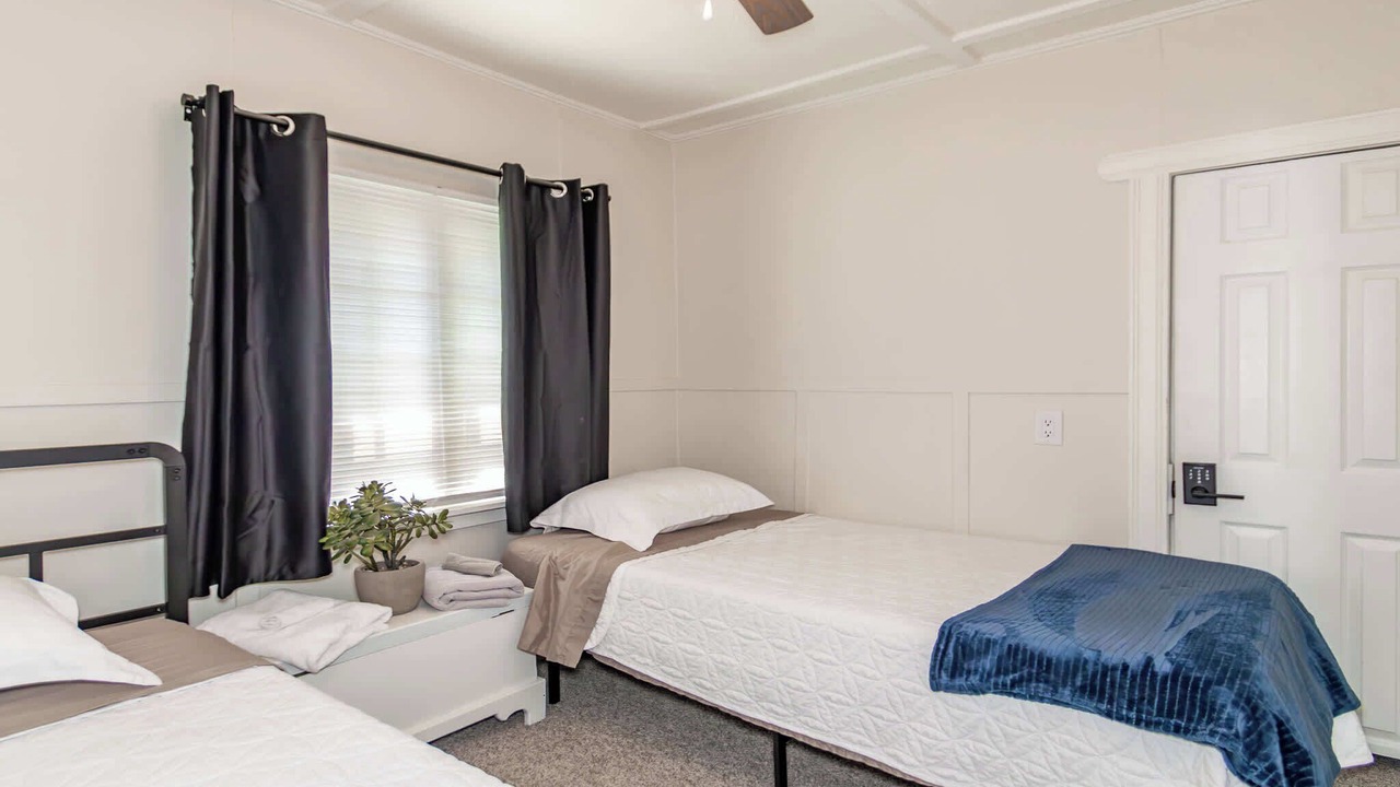 Photo of Bedroom in Mentor Headlands