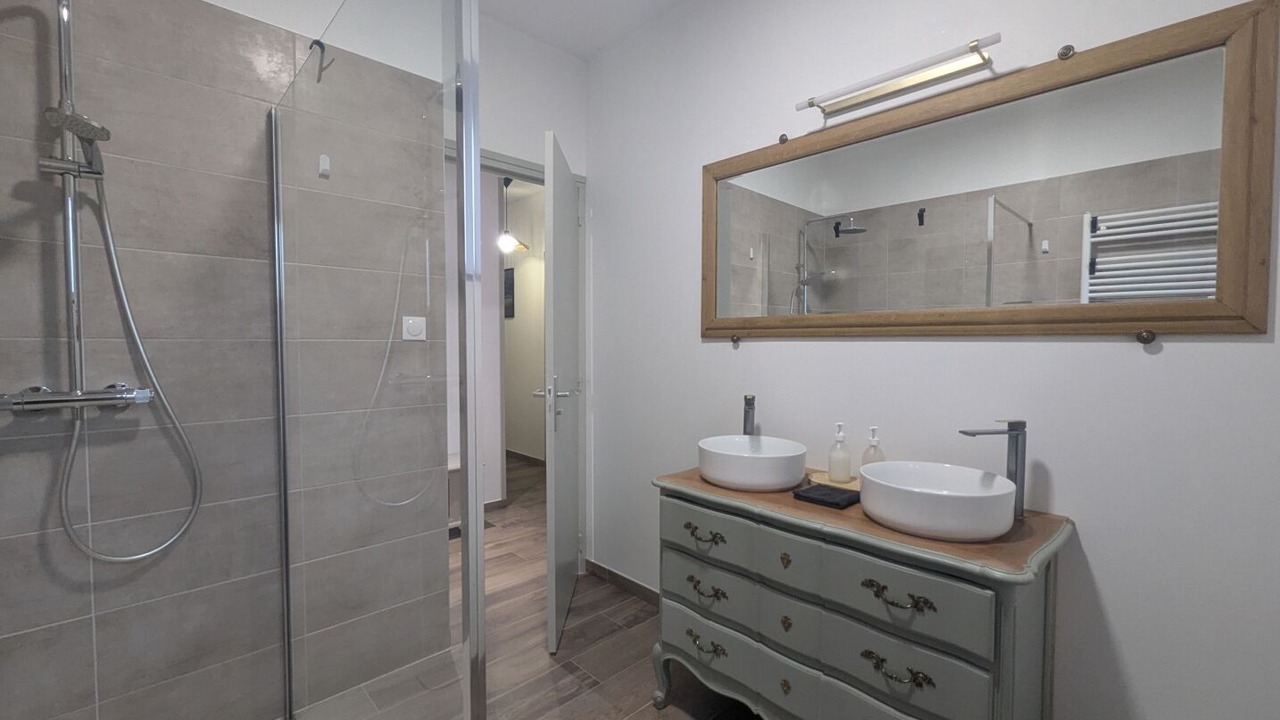 Photo of Bathroom in Sarrey