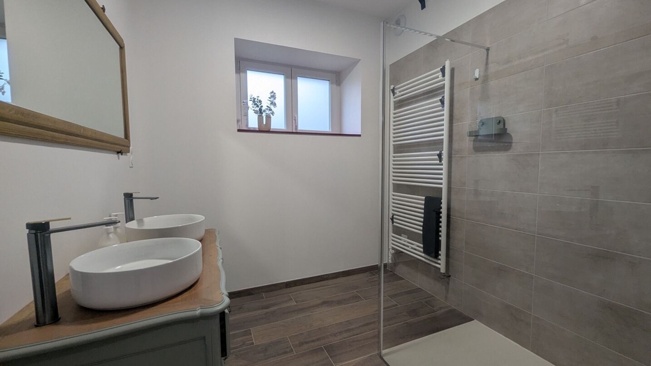 Photo of Bathroom in Sarrey