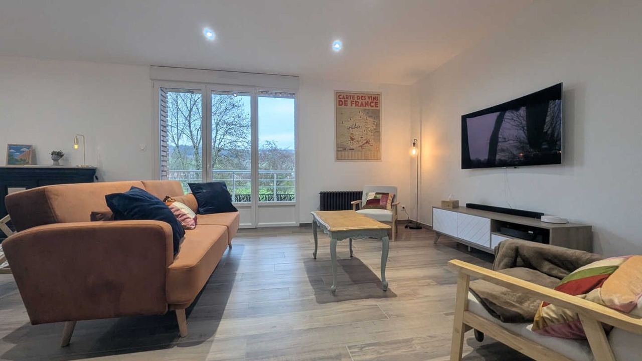Photo of Livingroom in Sarrey