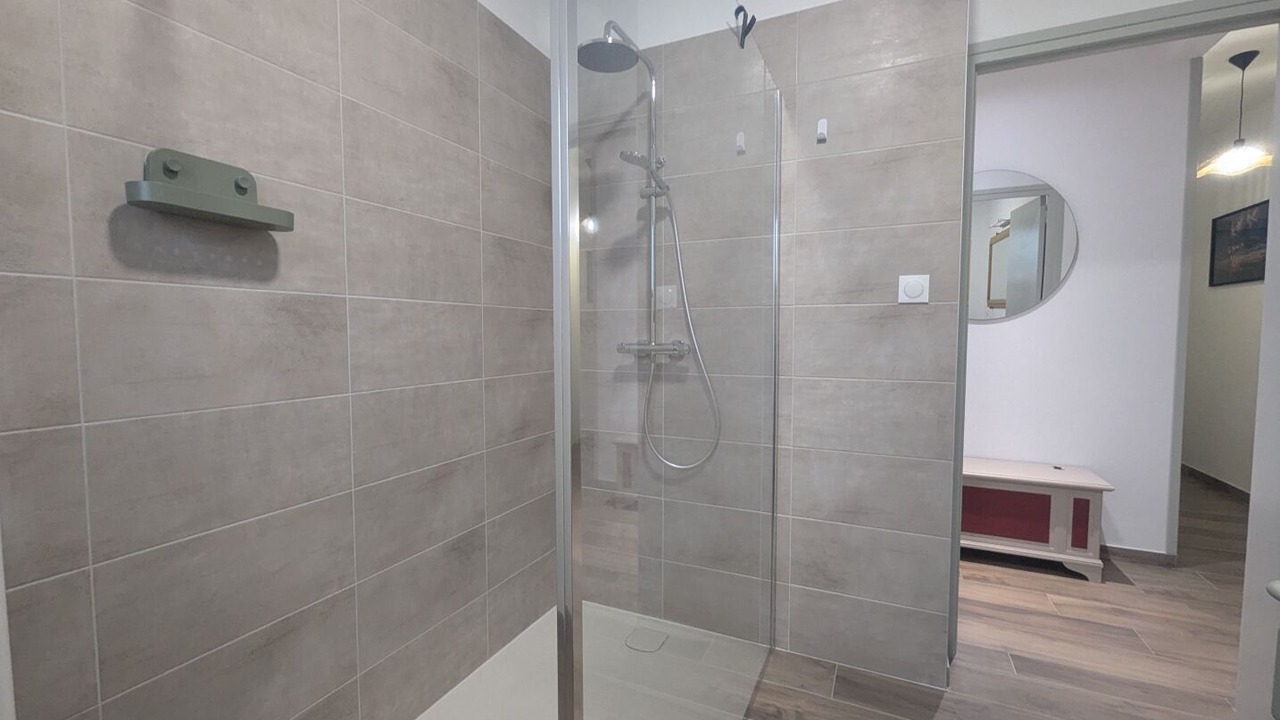 Photo of Bathroom in Sarrey