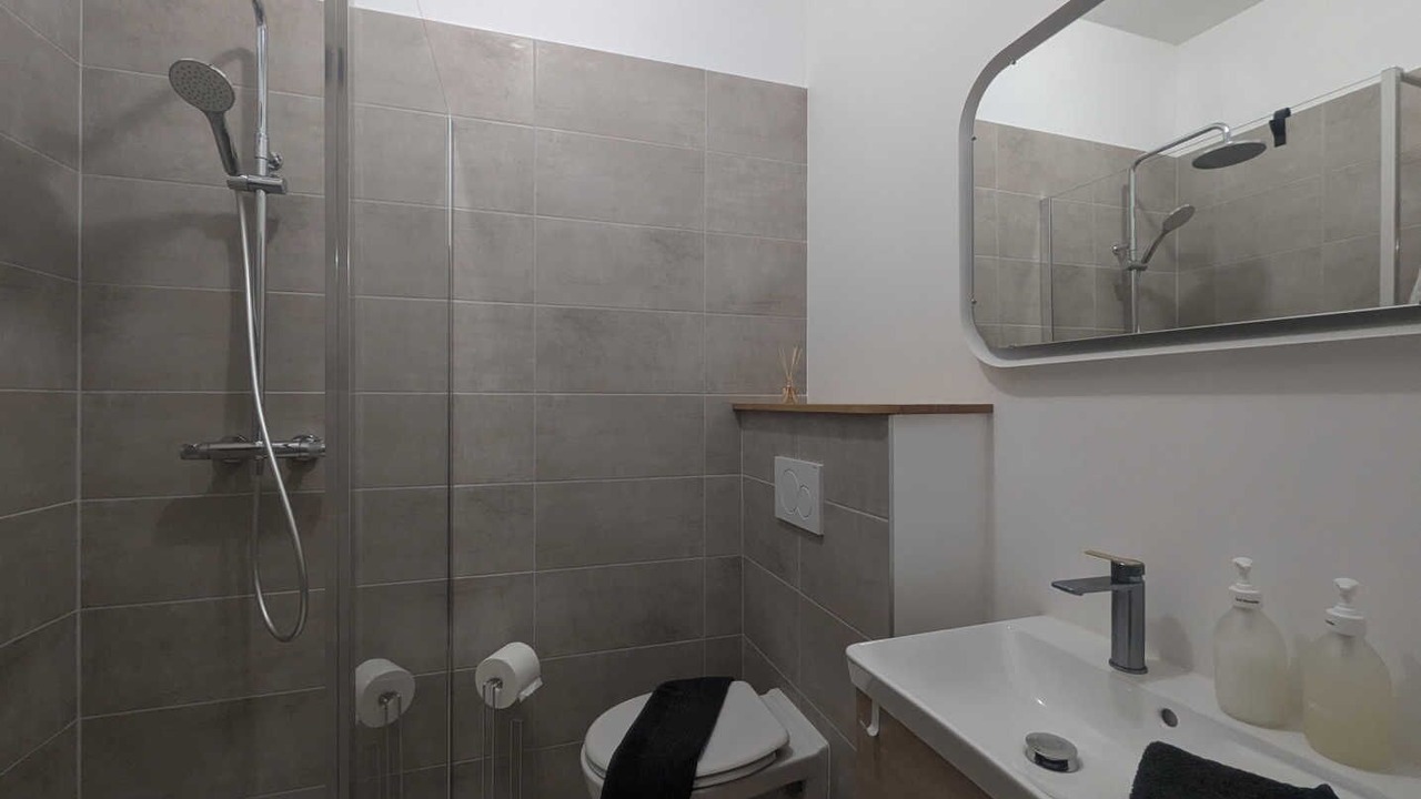 Photo of Bathroom in Sarrey