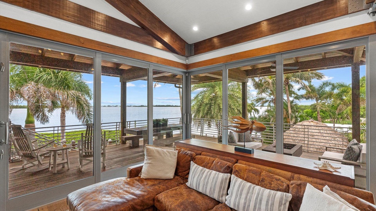 Photo of Livingroom in Whitney Beach