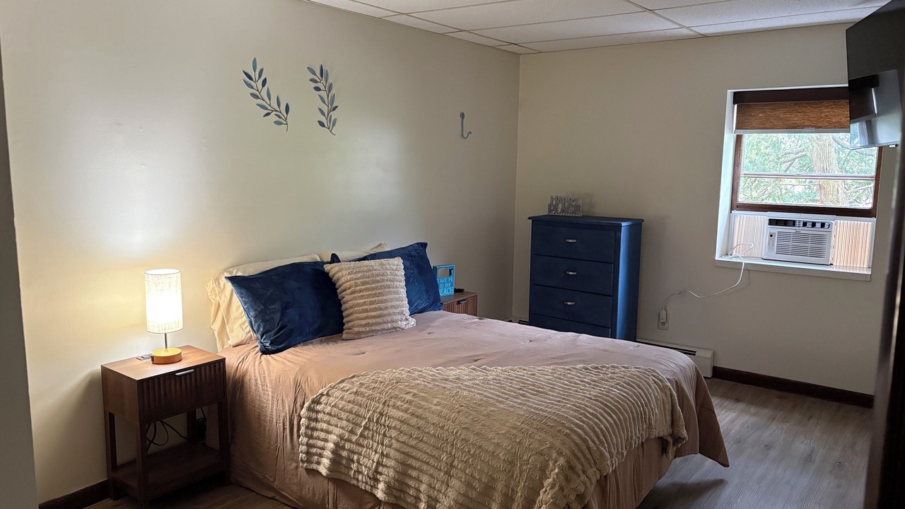 Photo of Bedroom in Lake Erie Beach
