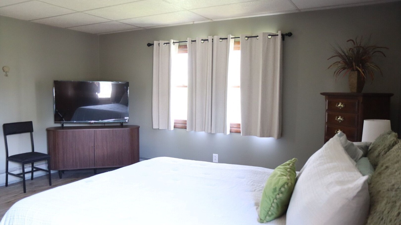 Photo of Bedroom in Lake Erie Beach