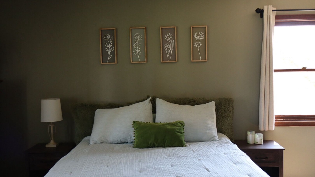Photo of Bedroom in Lake Erie Beach
