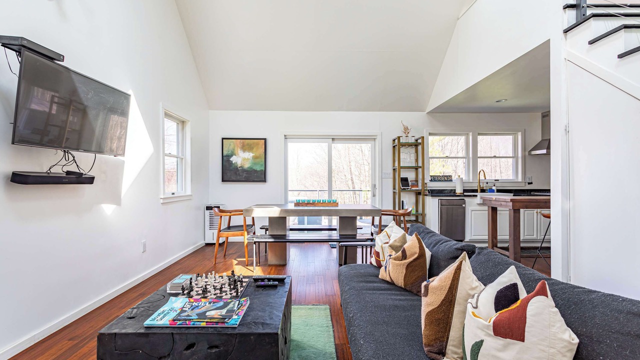 Photo of Livingroom in Town of Colchester