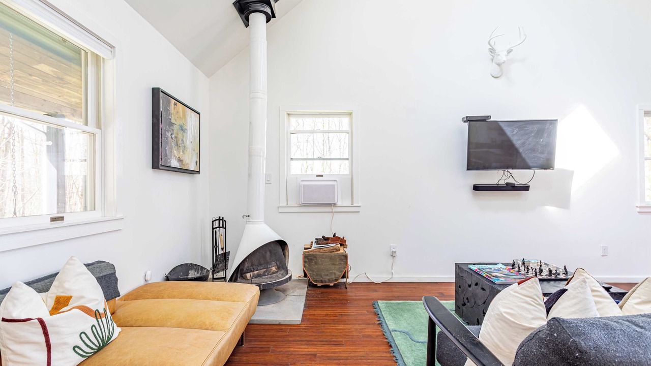 Photo of Livingroom in Town of Colchester