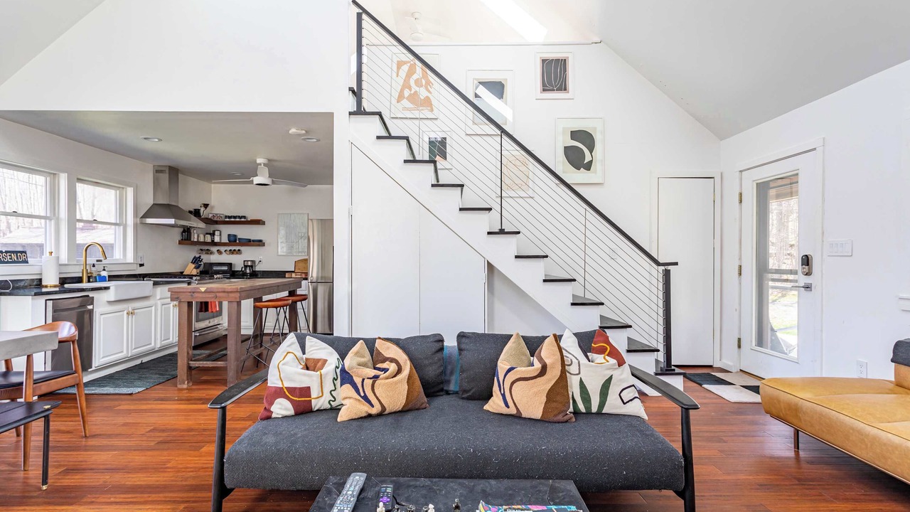 Photo of Livingroom in Town of Colchester