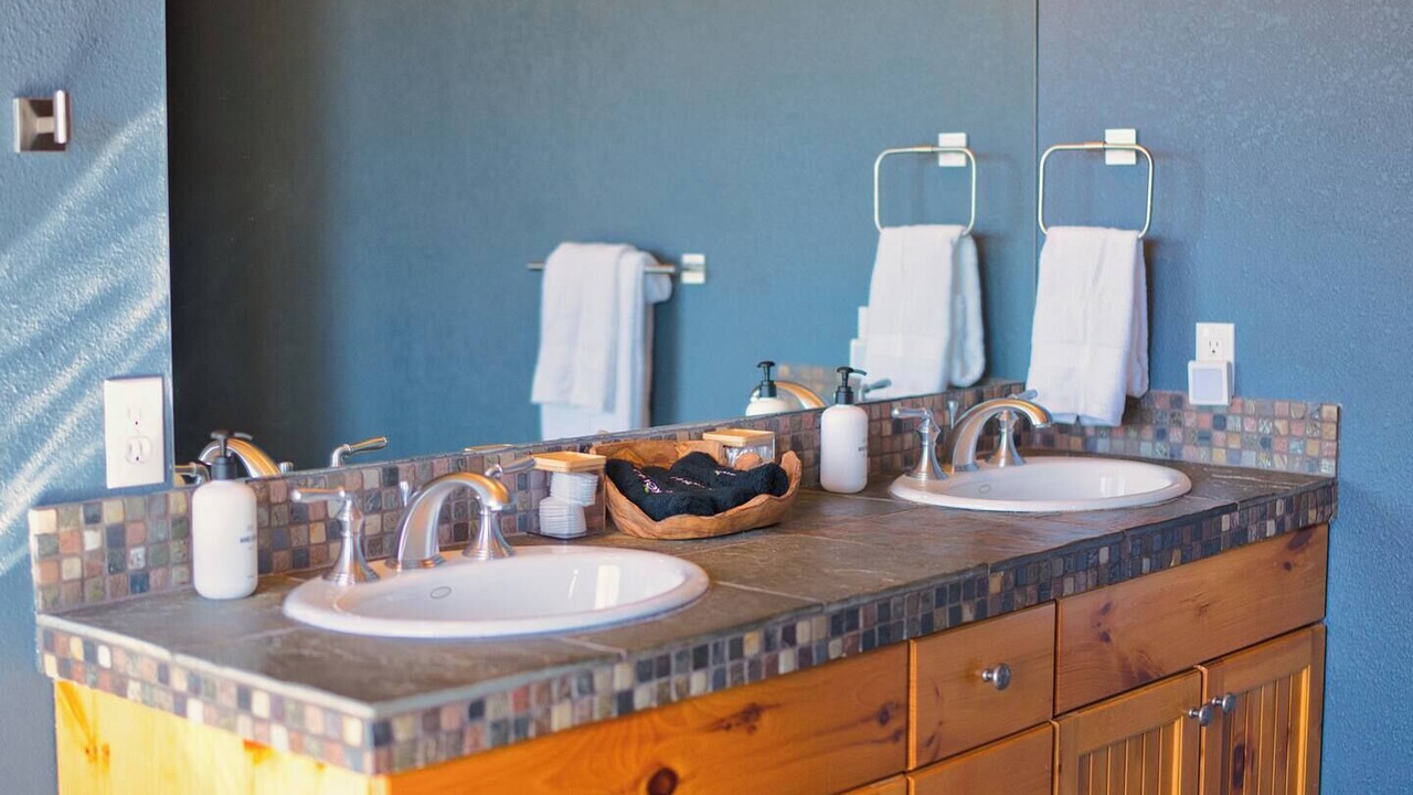 Photo of Bathroom in Emigrant