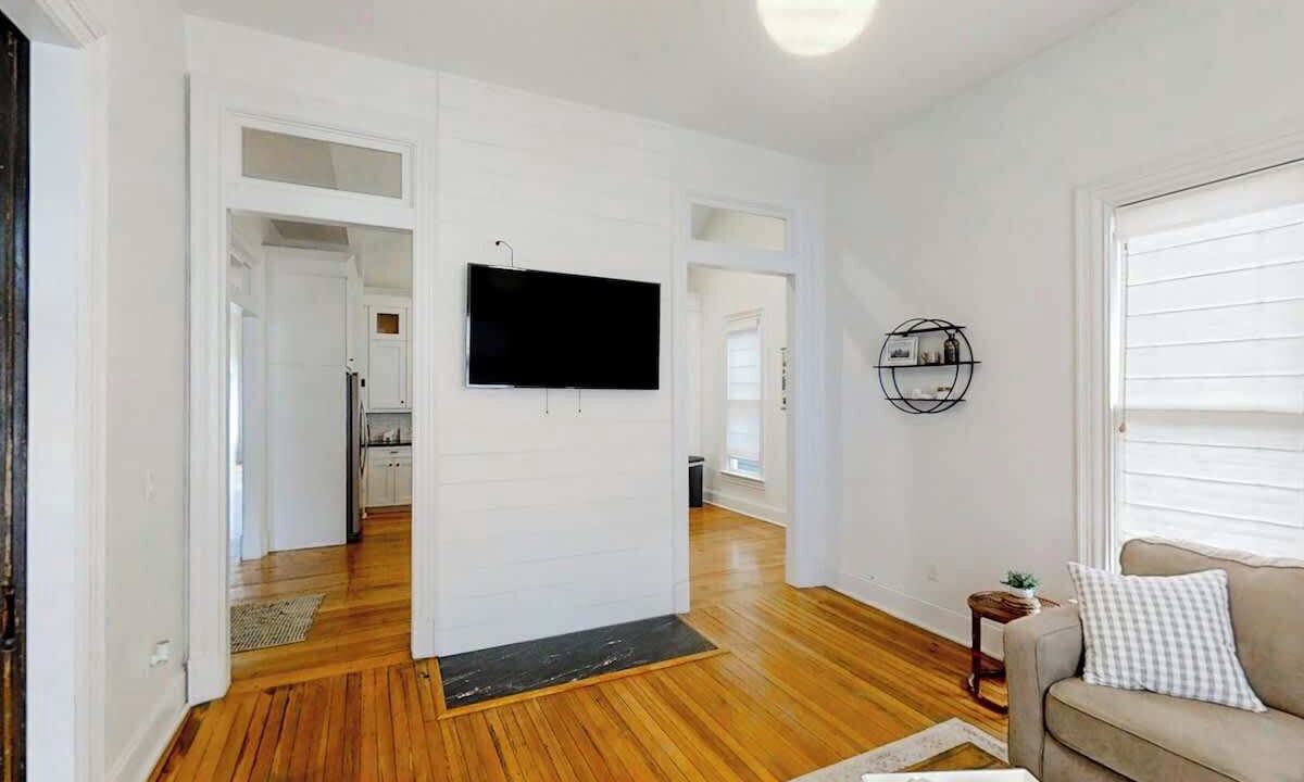 Photo of Livingroom in Lockeland Springs
