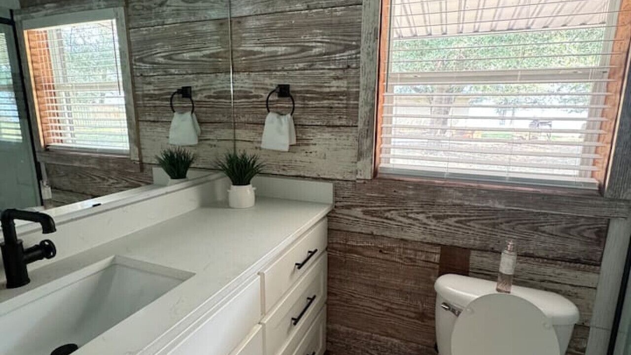 Photo of Bathroom in Cotton Gin