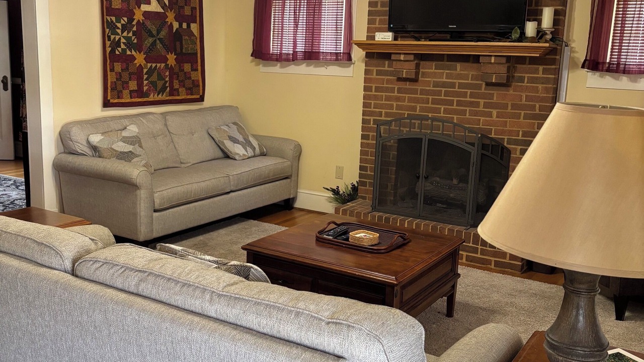 Photo of Livingroom in Fincastle