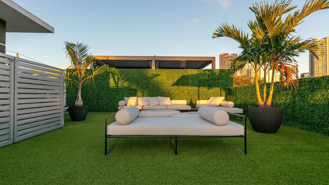 Photo of Patio Balcony in The Roads