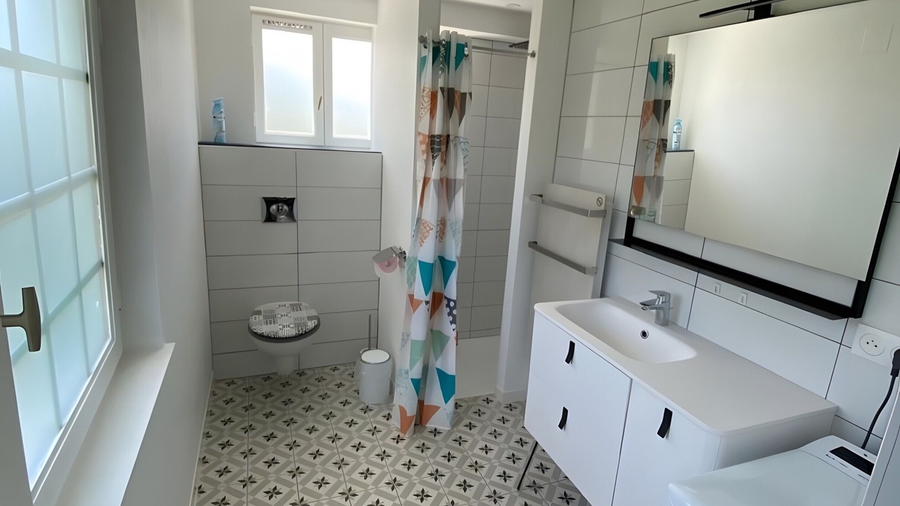 Photo of Bathroom in Rue