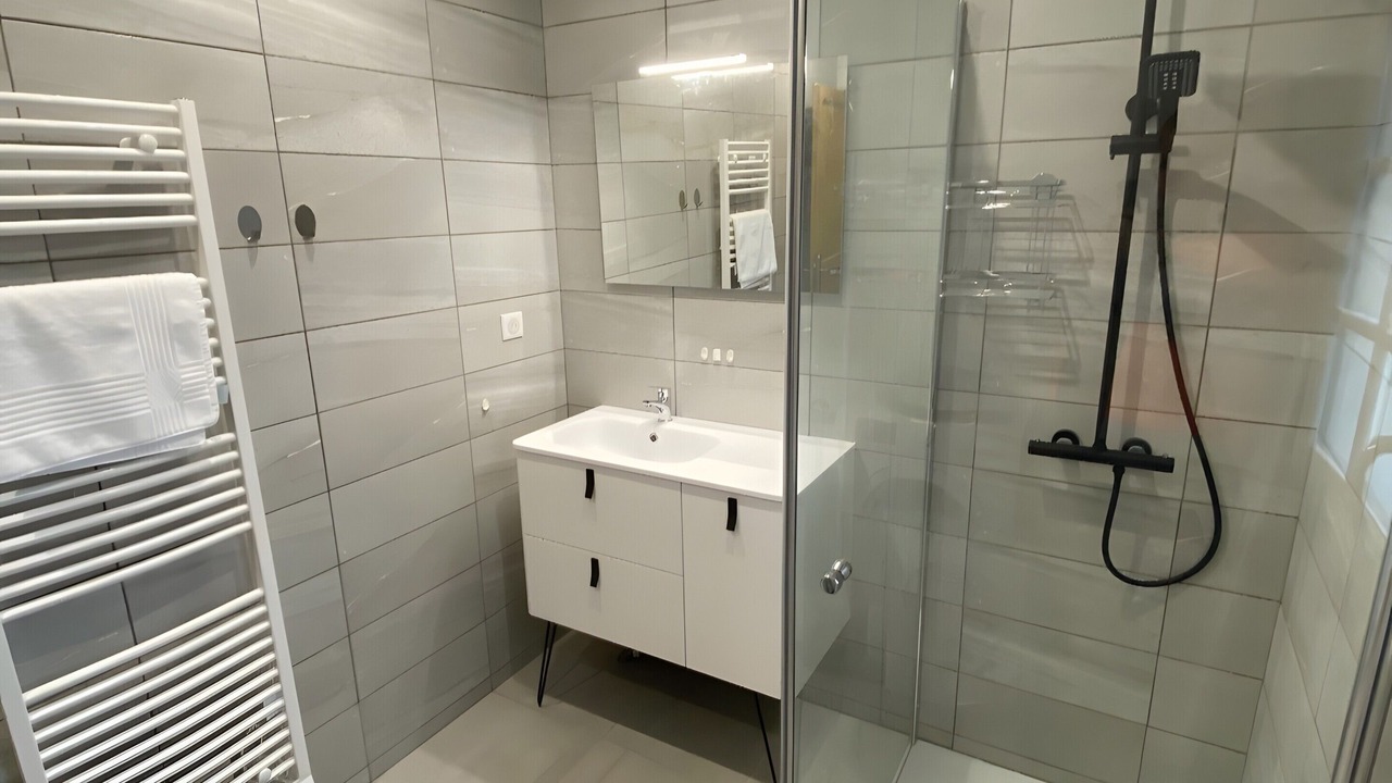 Photo of Bathroom in Rue