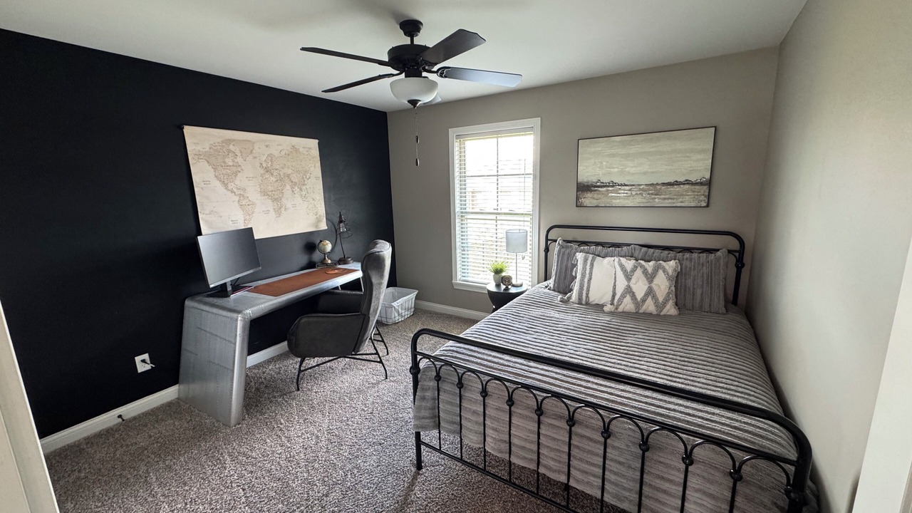 Photo of Bedroom in Speed