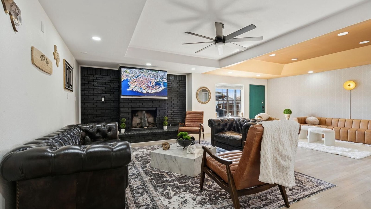 Photo of Livingroom in North Richland Hills