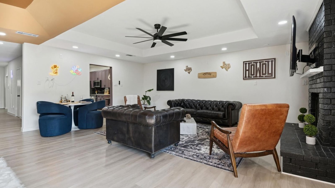 Photo of Livingroom in North Richland Hills