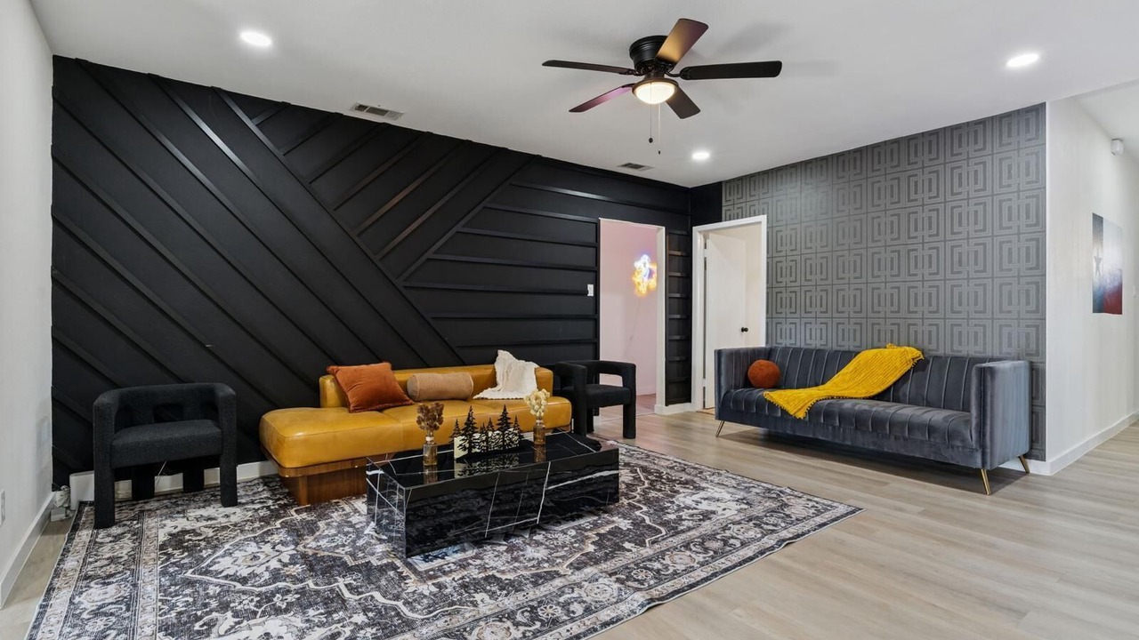 Photo of Livingroom in North Richland Hills