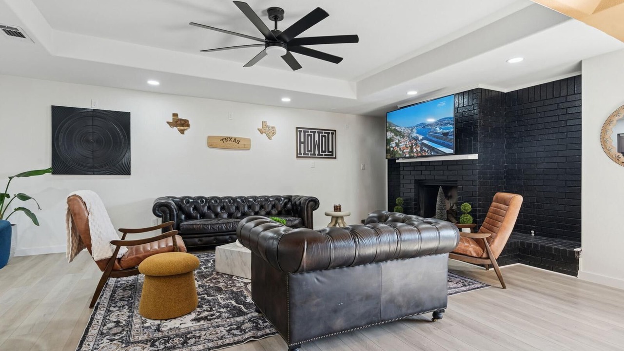 Photo of Livingroom in North Richland Hills