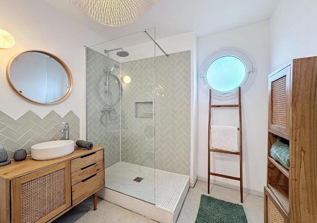 Photo of Bathroom in Joinville-le-Pont