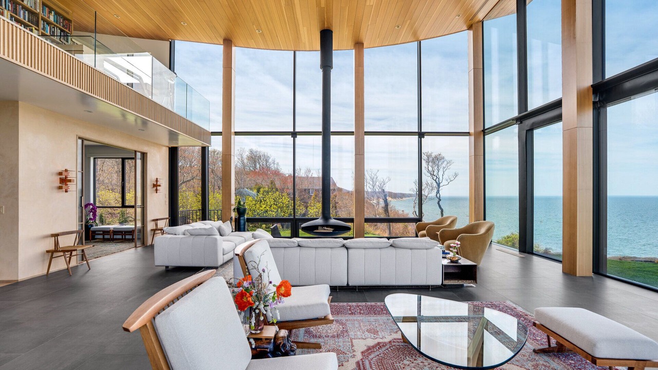 Photo of Livingroom in Baiting Hollow