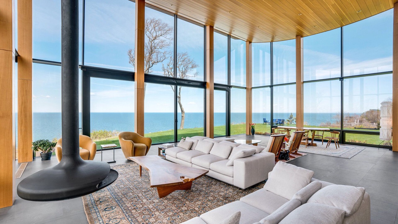 Photo of Livingroom in Baiting Hollow