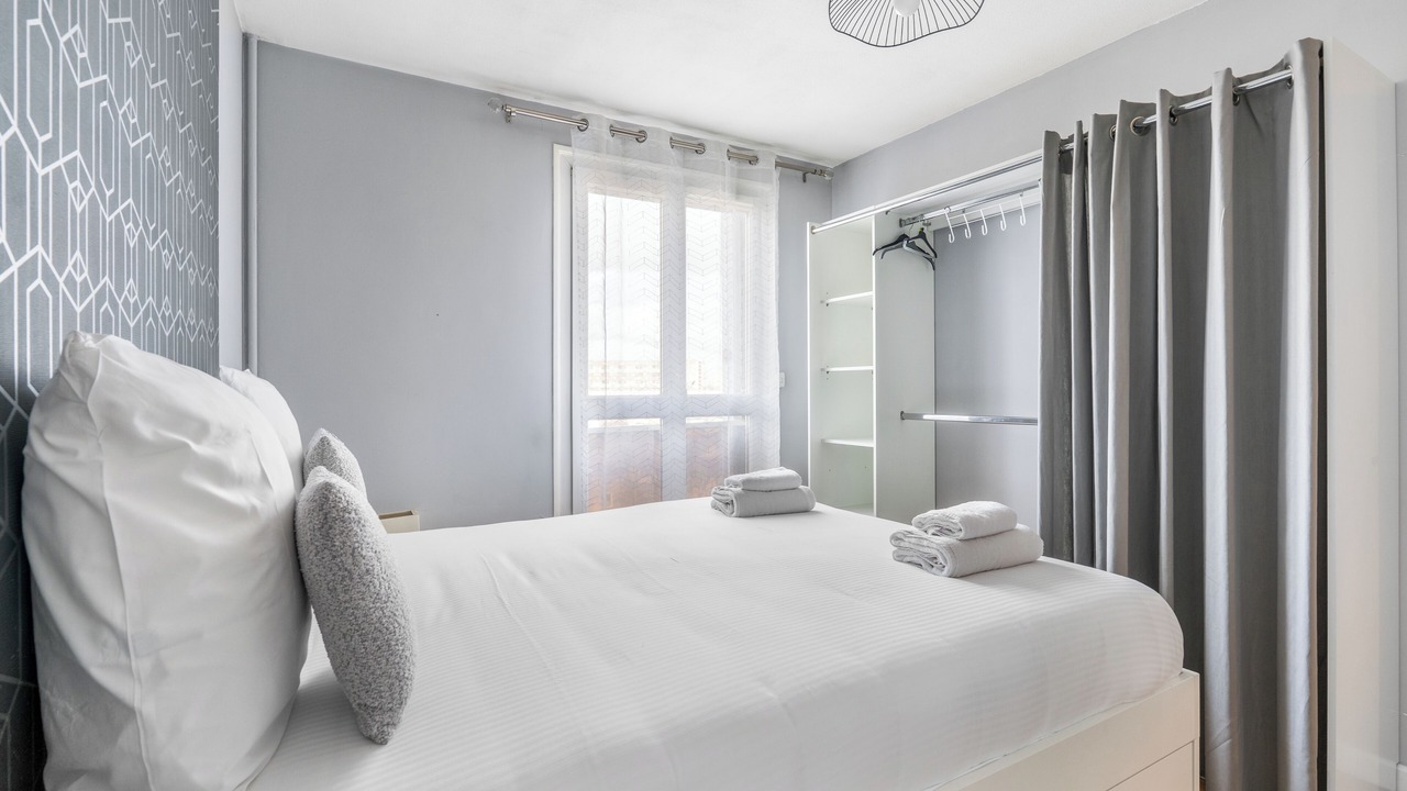 Photo of Bedroom in Asnieres-sur-Seine
