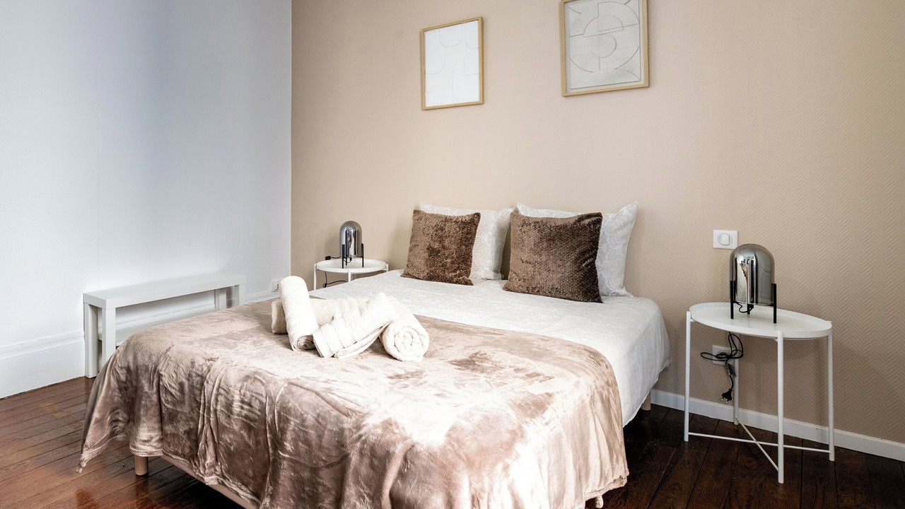 Photo of Bedroom in Villeneuve-la-Guyard