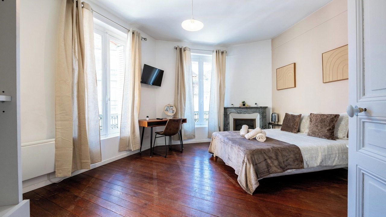Photo of Bedroom in Villeneuve-la-Guyard