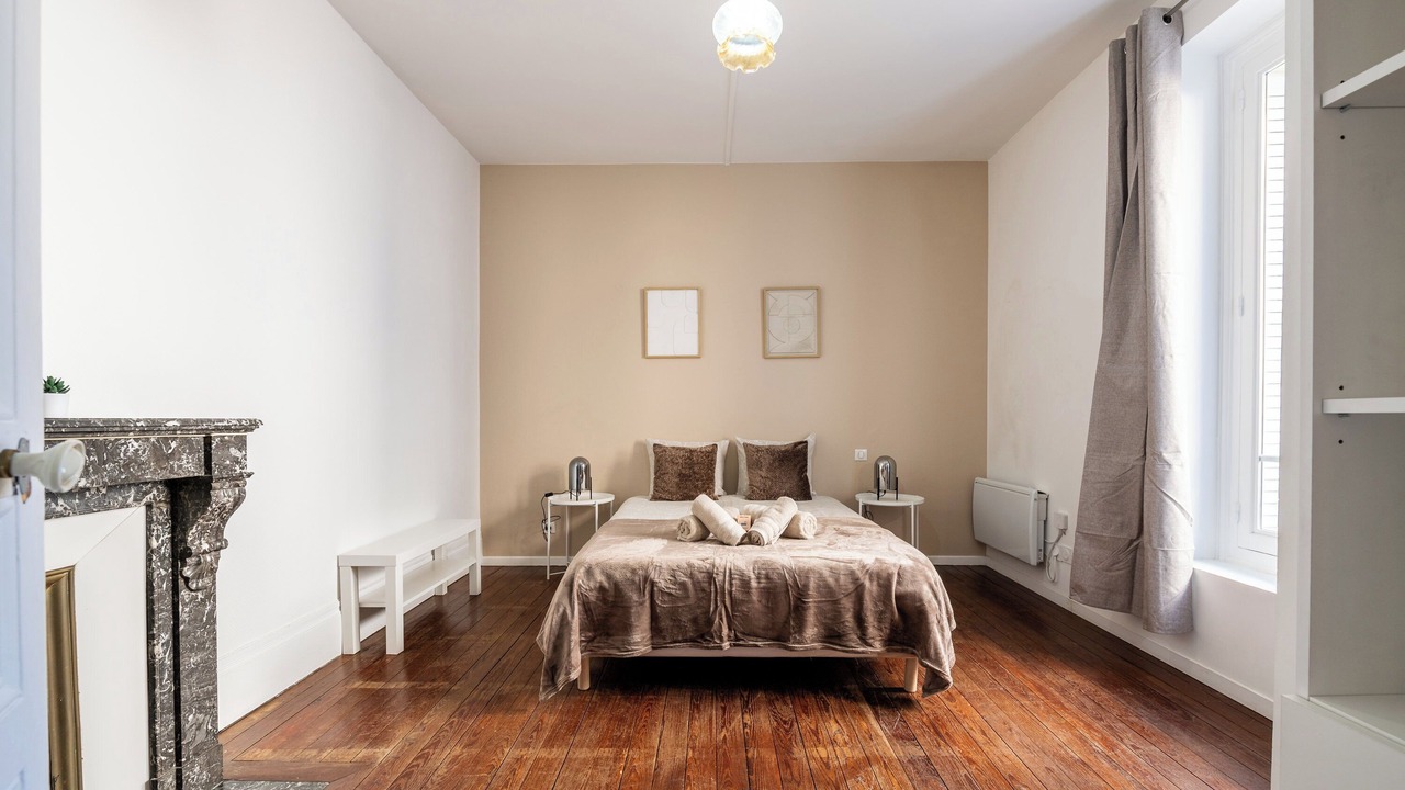 Photo of Bedroom in Villeneuve-la-Guyard