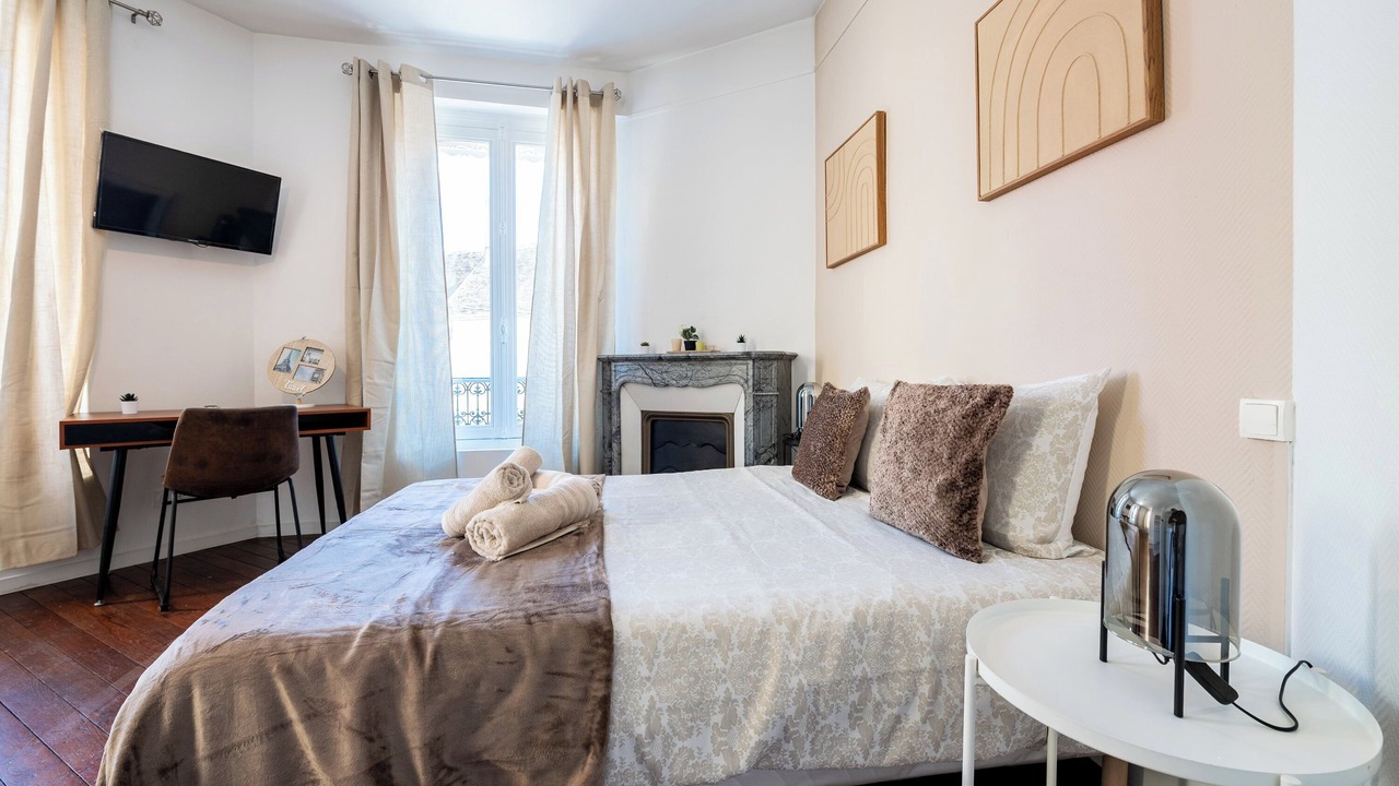 Photo of Bedroom in Villeneuve-la-Guyard