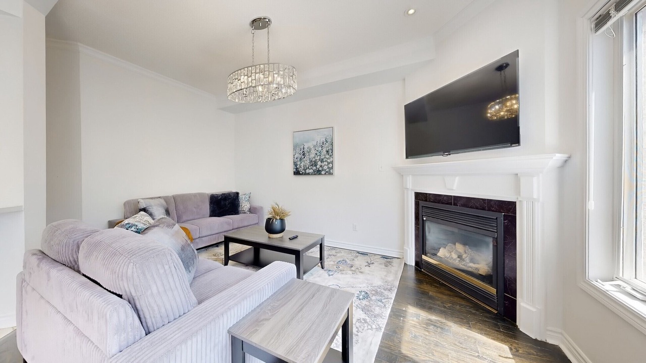 Photo of Livingroom in Richmond Hill
