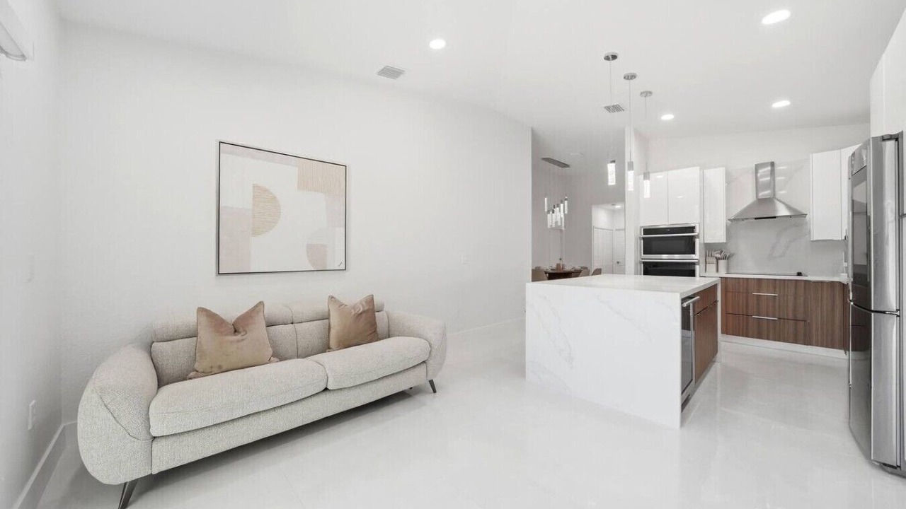 Photo of Livingroom in Miami Gardens