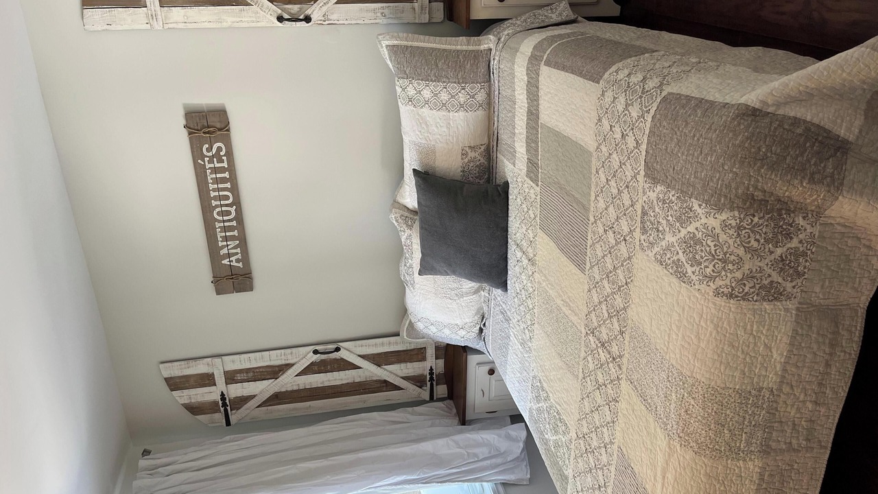 Photo of Bedroom in St-Adolphe-d'Howard
