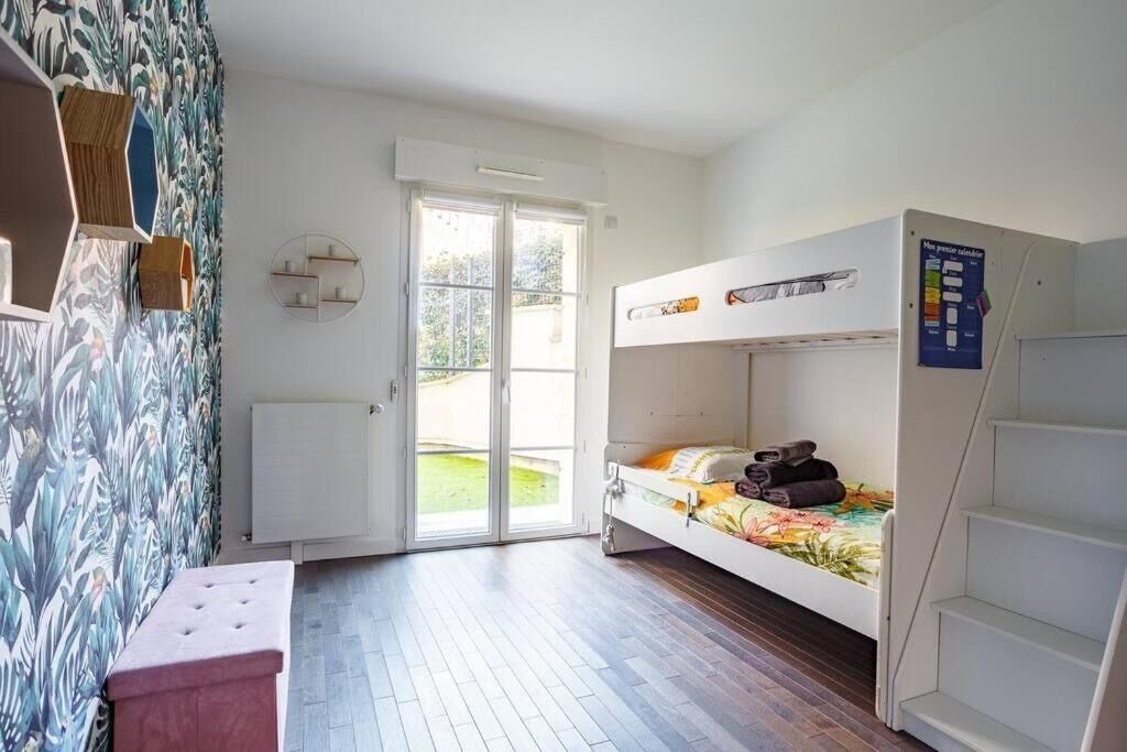 Photo of Bedroom in Le Plessis-Robinson