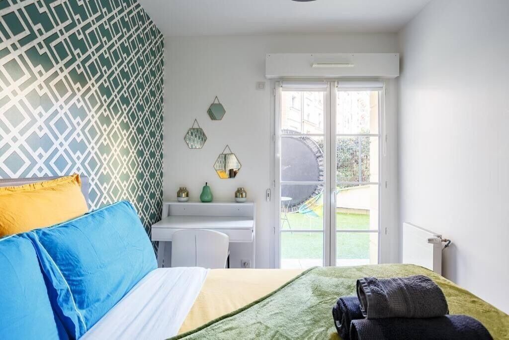 Photo of Bedroom in Le Plessis-Robinson