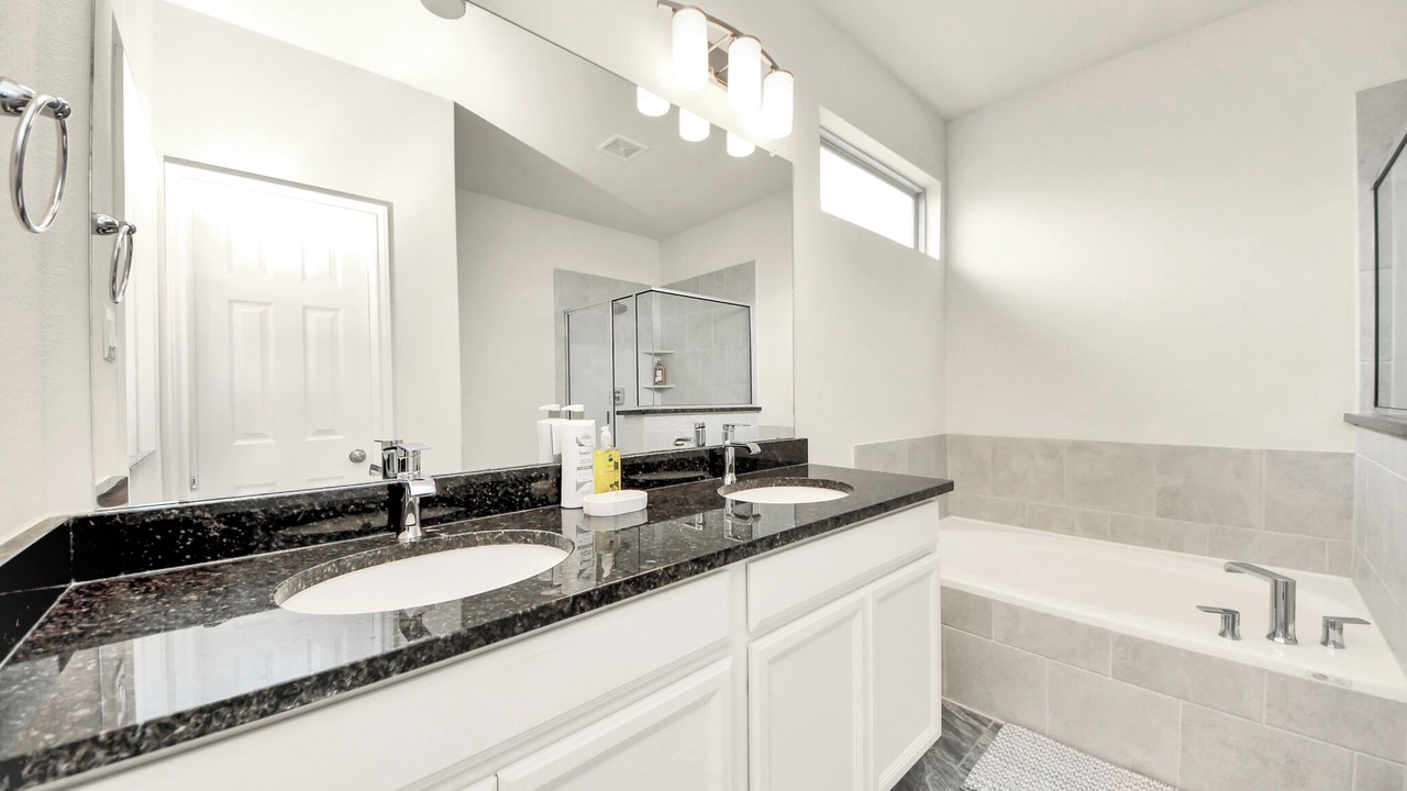 Photo of Bathroom in Woodlake - Briar Meadow
