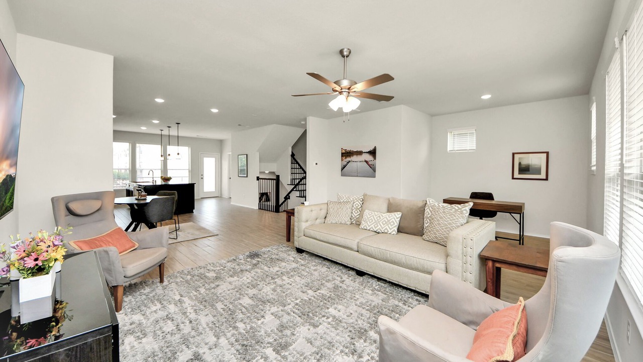 Photo of Livingroom in Woodlake - Briar Meadow